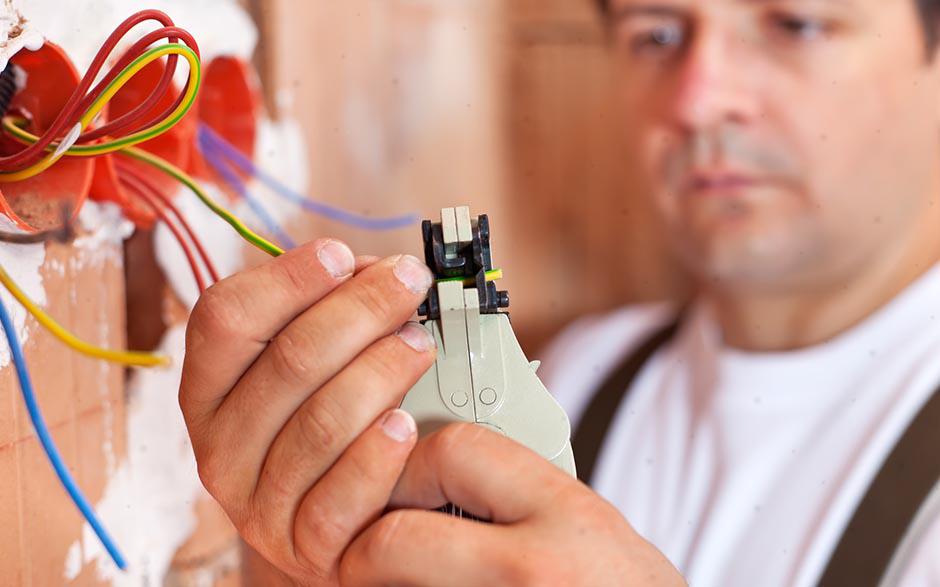 je recherche un électricien Magny-les-Hameaux
